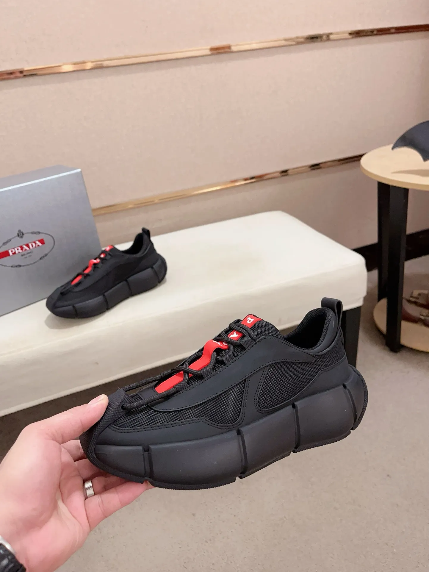 Men's shoes 💰 540💰 ✔️✔️✔️High version High-quality new PRADA (Prada) counters are launched simultaneously, new men's shoes, 😘fabrics are selected from first-layer cowhide. Lining: imported elastic mesh➕cowhide lining. 👍🏿High-end☄️Open-molded non-slip rubber outsole, exquisite lines, simple and elegant, comfortable and high-end for leisure travel. Number of yards: 38 to 44. (Can be customized for 45 non-refundable)